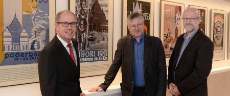 Gruppenfoto vor Aussstellung